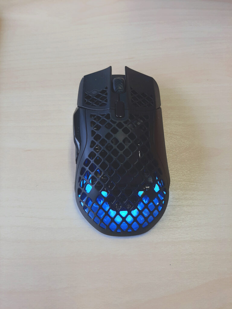 Die AEROX Wireless Maus in ihrer vollen Pracht.