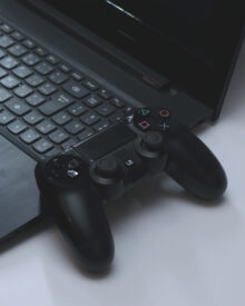 Minecraft Legends, Stray & neue Overwatch 2 Heldin: Games Rückblick Juni 2022